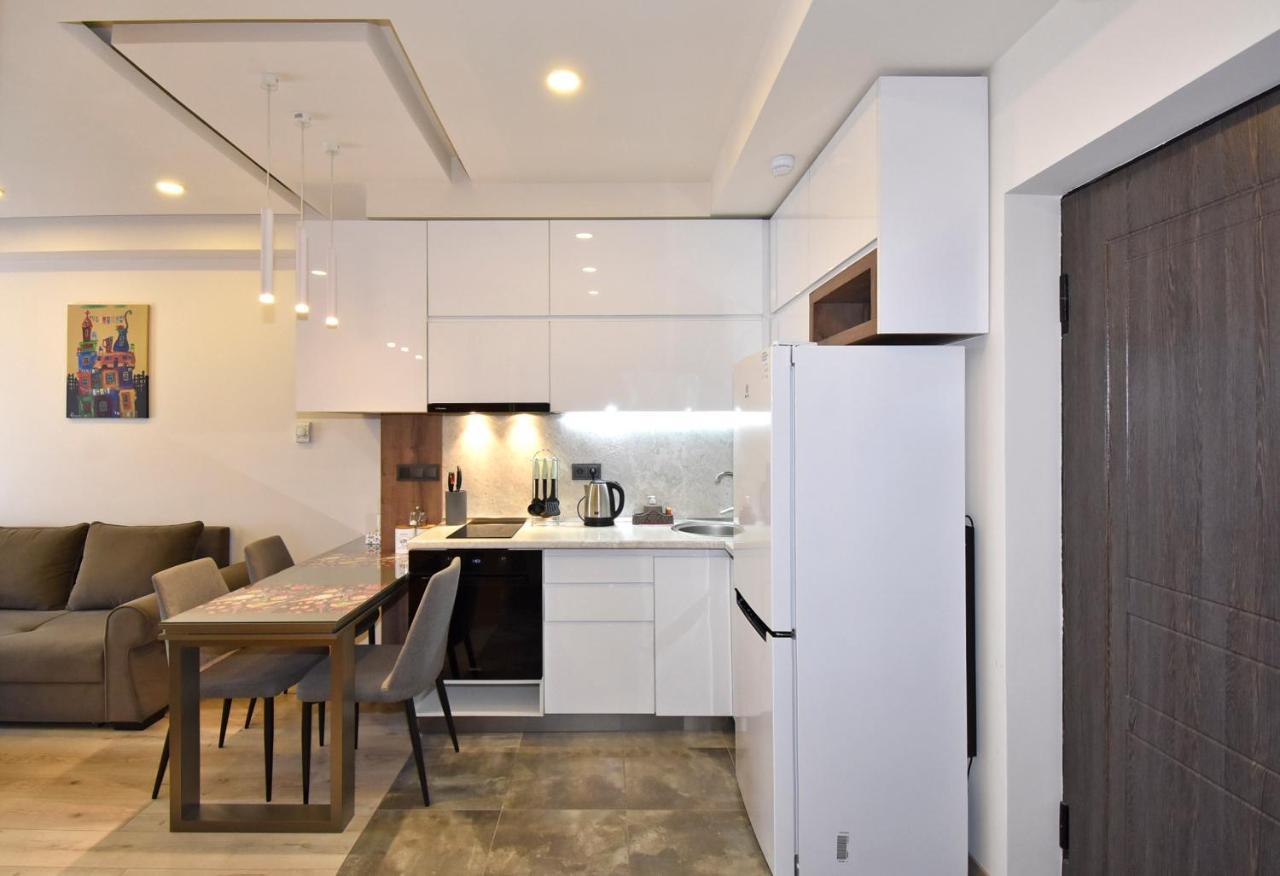 Home4You Apartments On Koghbatsi Yerevan Ngoại thất bức ảnh